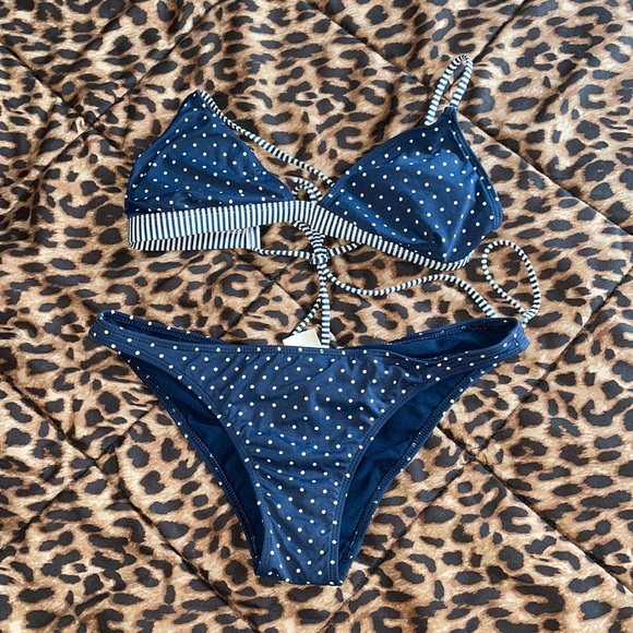 Abercrombie and Fitch string bikini - Picture 1 of 3